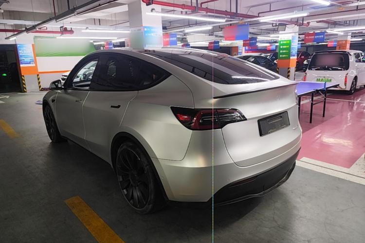 Tesla Model Y 2023 car image #5