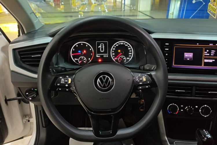 Volkswagen Polo 2022 car image #11