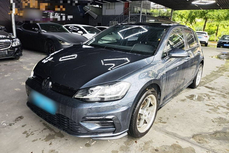 Volkswagen Golf 2020 car image #2