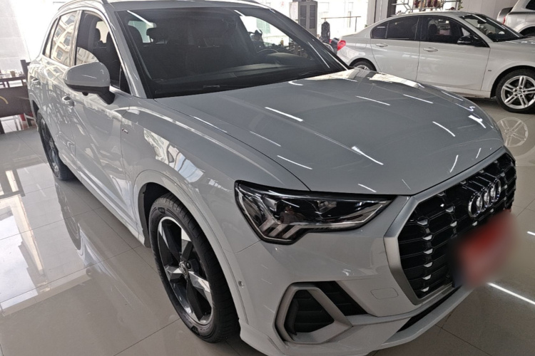 Audi Q3 2023 car image #6