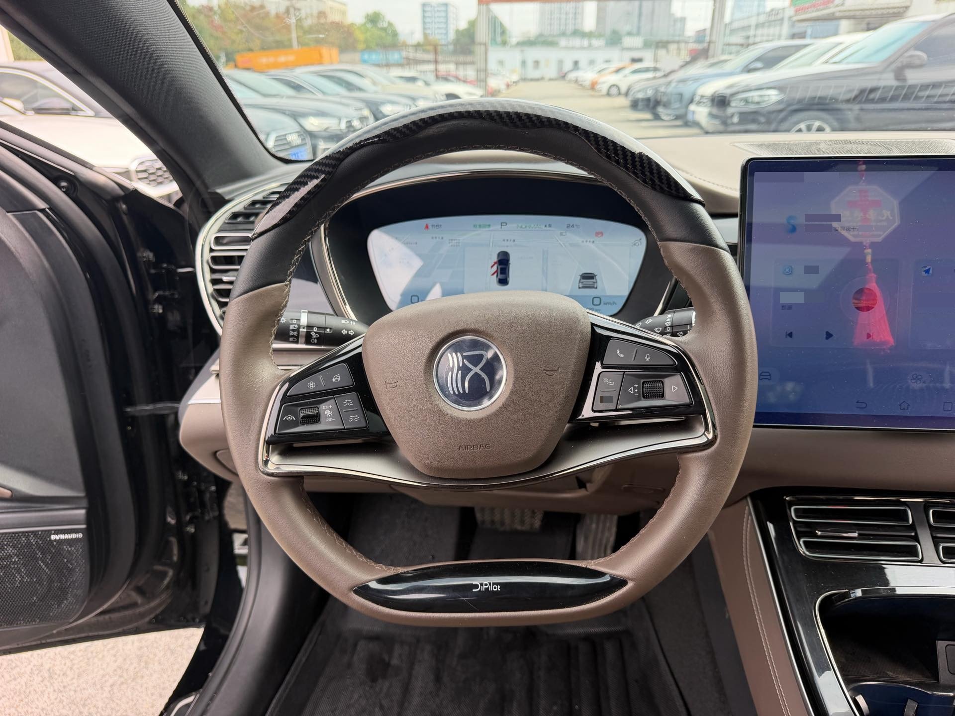 BYD Han 2023 car image #10