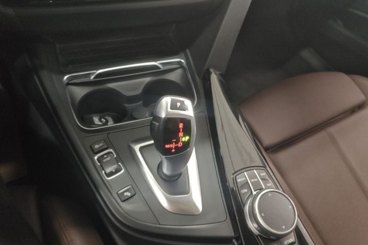BMW 3 Series 2019 car image #14