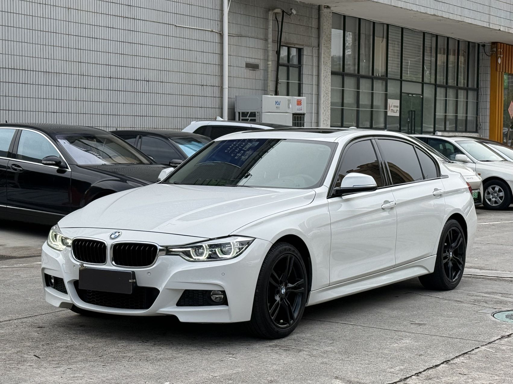 BMW 3 Series 2018 car image 