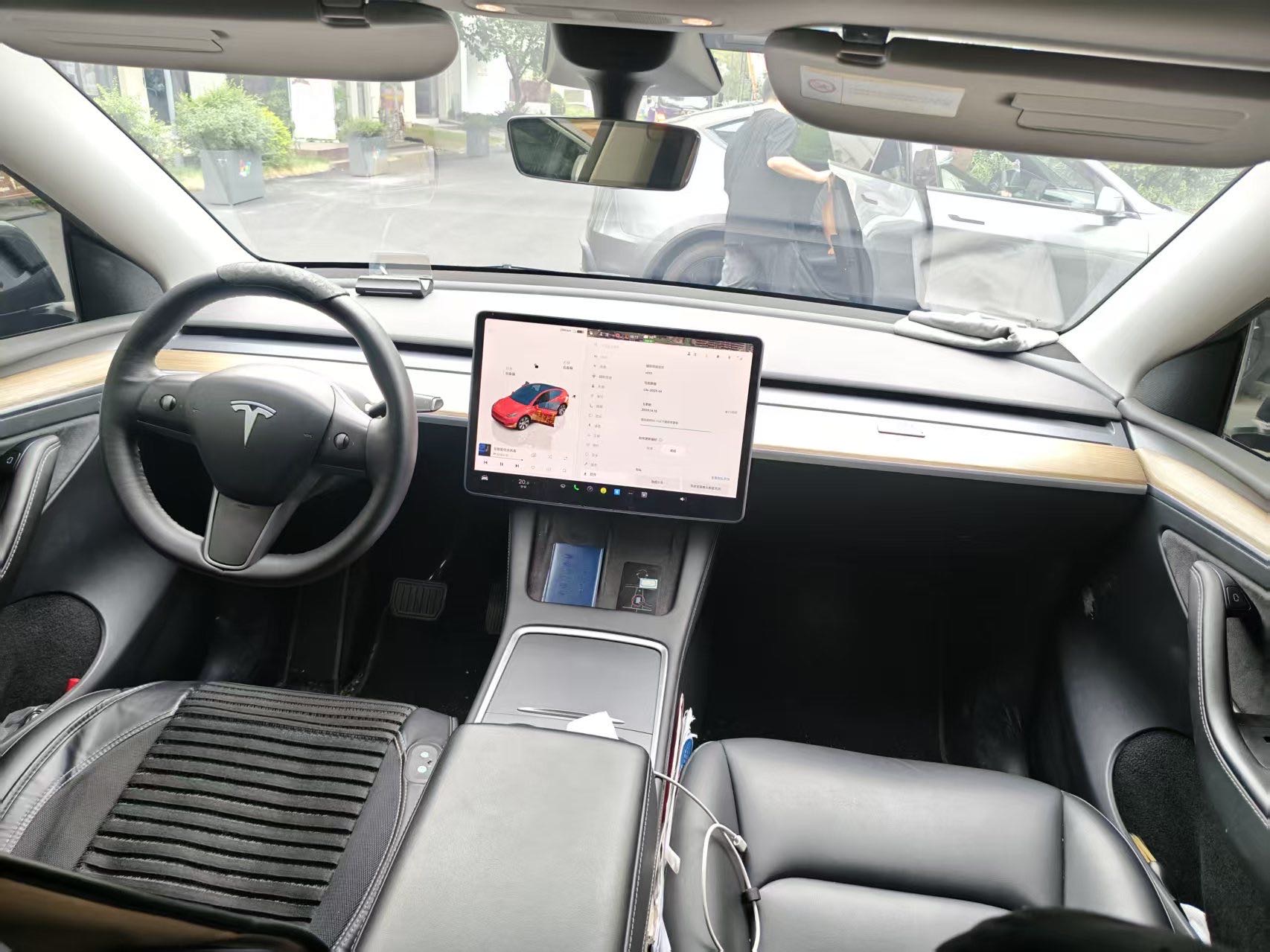 Tesla Model Y 2022 #2 Tesla Model Y 2022 car image #2