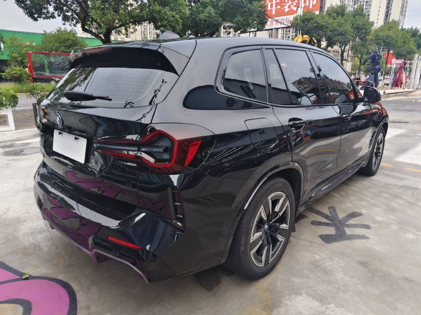 BMW iX3 2023 car image #5