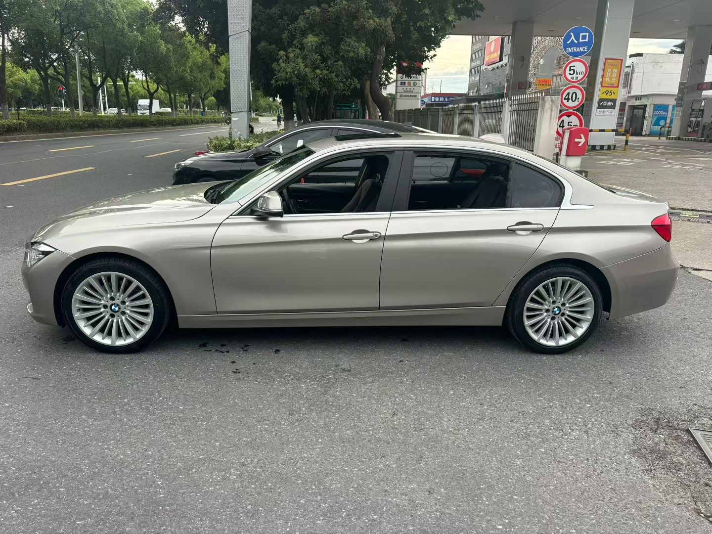 BMW 3 Series 2018 #5 BMW 3 Series 2018 car image #5