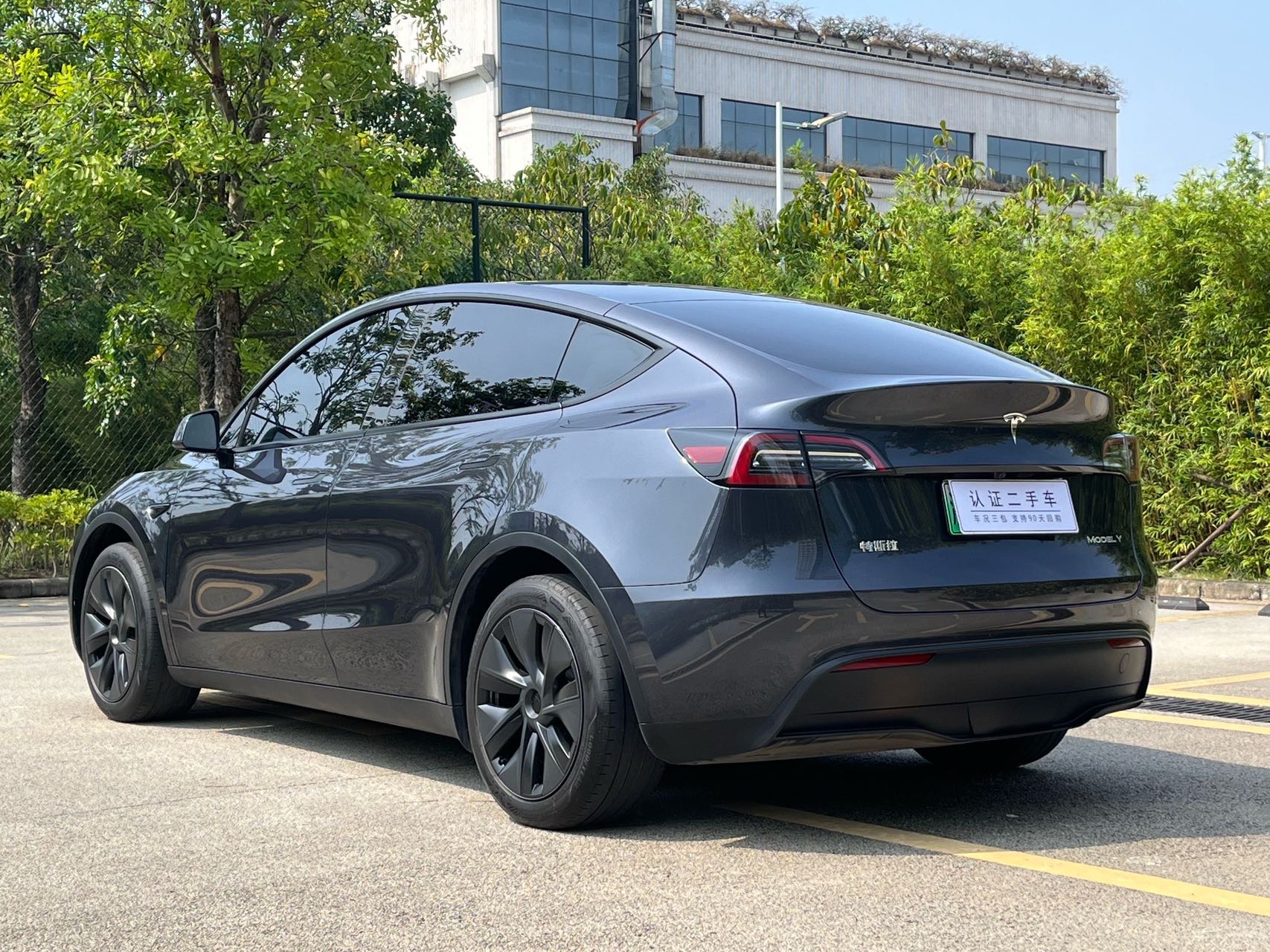 Tesla Model Y 2024 #9 Tesla Model Y 2024 car image #9
