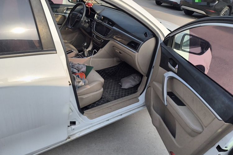 GEELY Emgrand 2018 car image #25