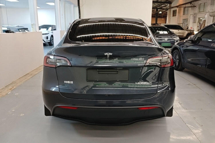 Tesla Model Y 2024 #4 Tesla Model Y 2024 car image #4