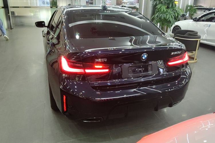 BMW 3 Series 2025 #6 BMW 3 Series 2025 car image #6