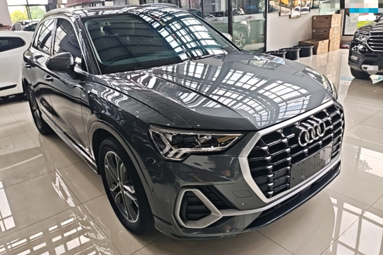 Audi Q3 2023 car image #4