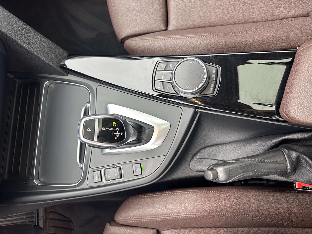 BMW 3 Series 2017 car image #24