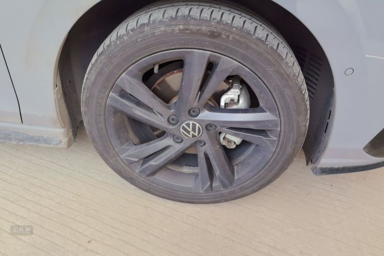 Volkswagen Golf 2023 car image #9