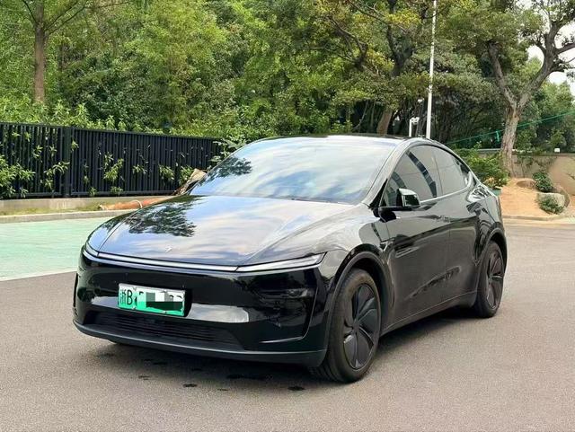 Tesla Model Y 2026 #10 Tesla Model Y 2026 car image #10