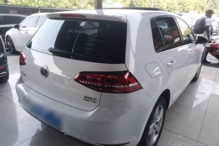Volkswagen Golf 2017 car image #5
