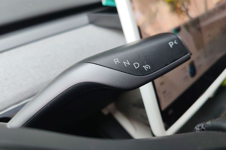 Tesla Model Y 2024 #14 Tesla Model Y 2024 car image #14