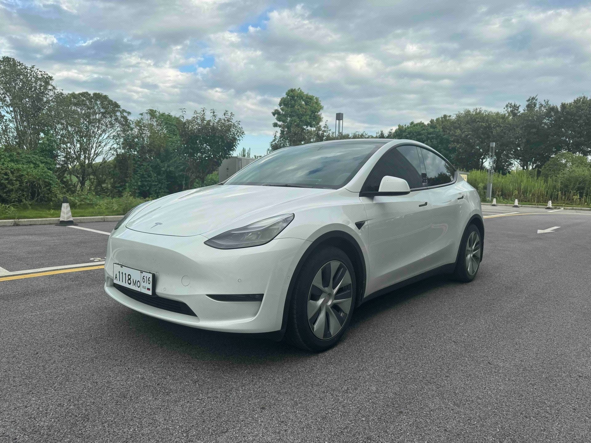 Tesla Model Y 2021 Tesla Model Y 2021 صورة سيارة