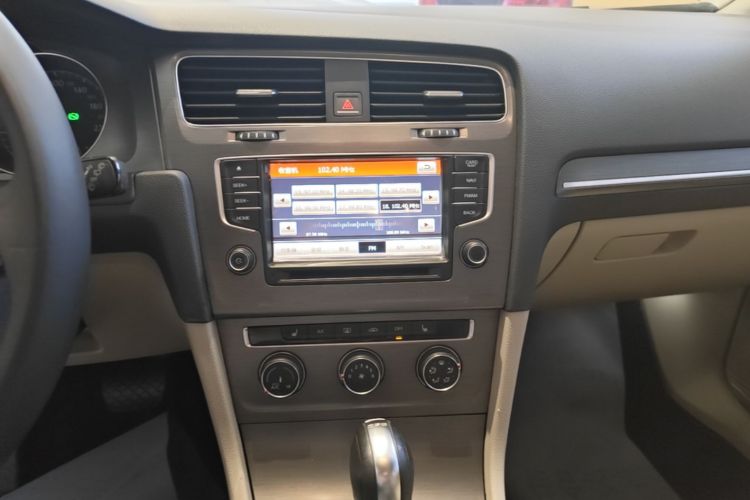 Volkswagen Golf 2016 car image #13
