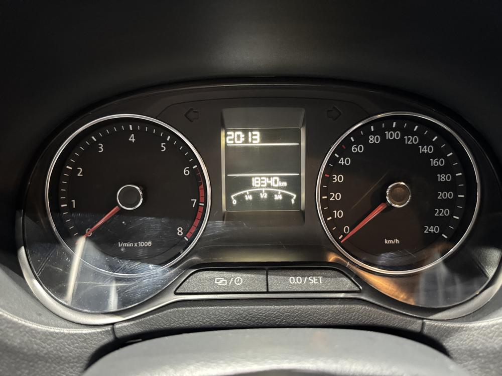 Volkswagen Polo 2015 car image #18