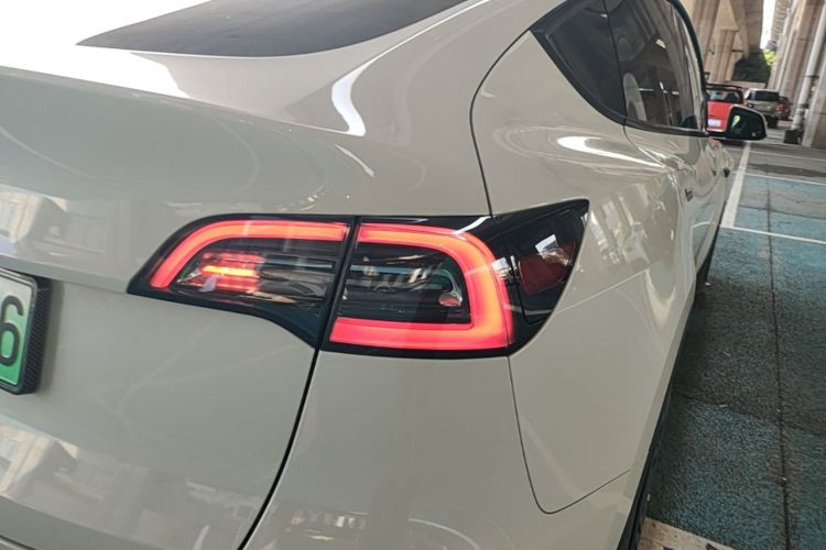 Tesla Model Y 2023 #8 Tesla Model Y 2023 car image #8
