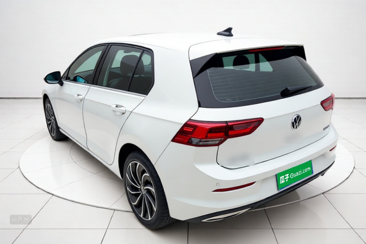 Volkswagen Golf 2022 car image #5