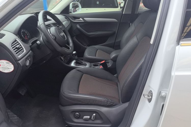 Audi Q3 2018 car image #20