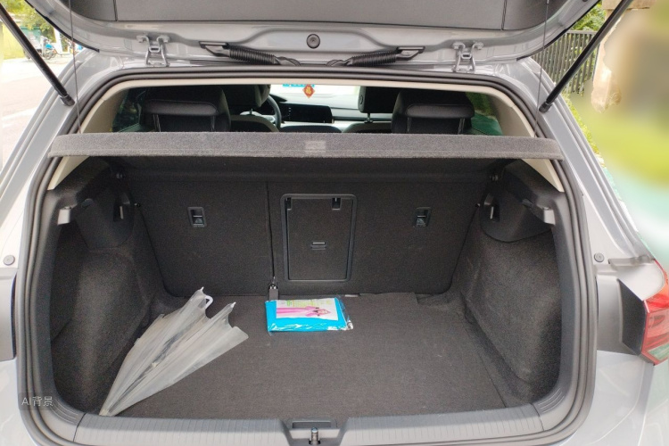 Volkswagen Golf 2024 car image #21