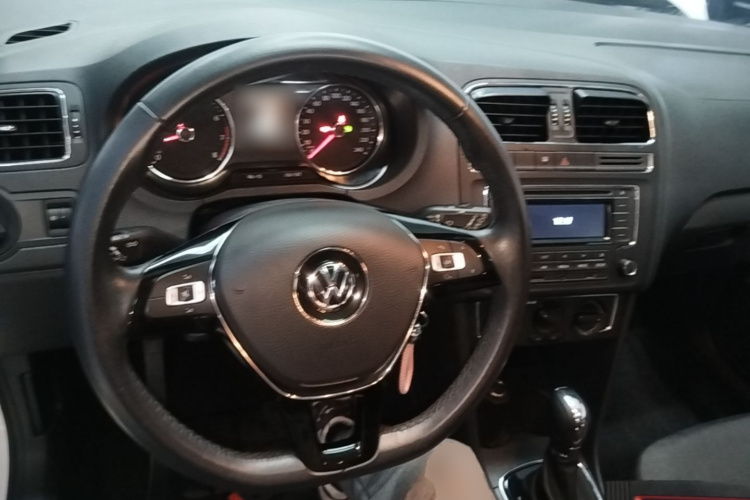 Volkswagen Polo 2017 car image #17
