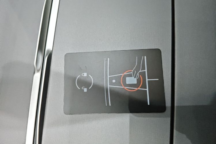 Tesla Model 3 2023 car image #9