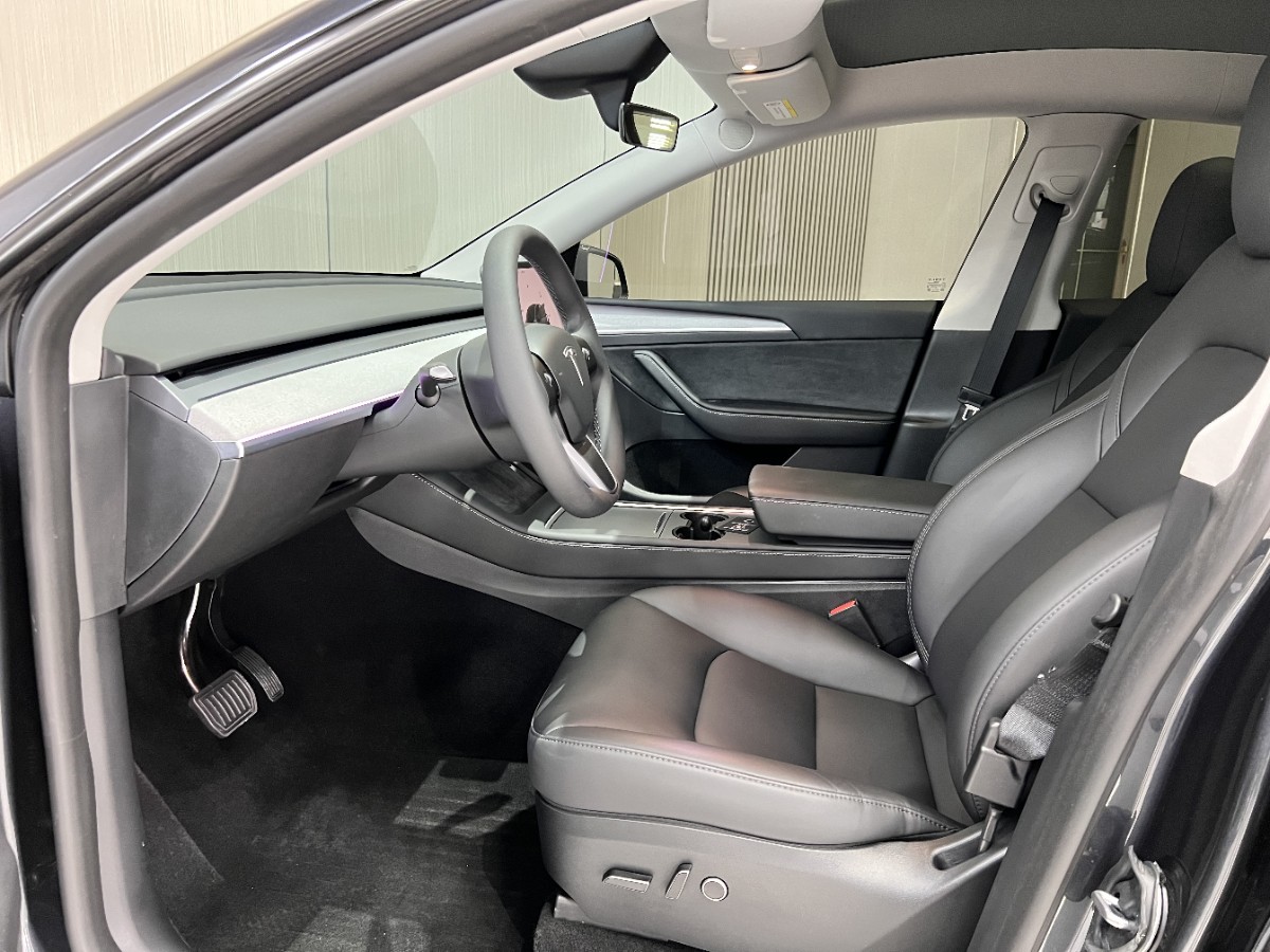 Tesla Model Y 2025 #4 Tesla Model Y 2025 car image #4