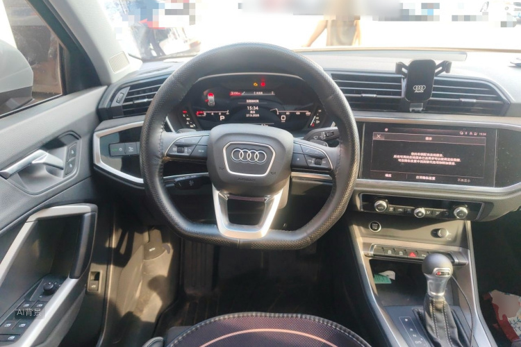 Audi Q3 2023 car image #12