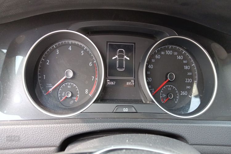 Volkswagen Golf 2019 car image #13