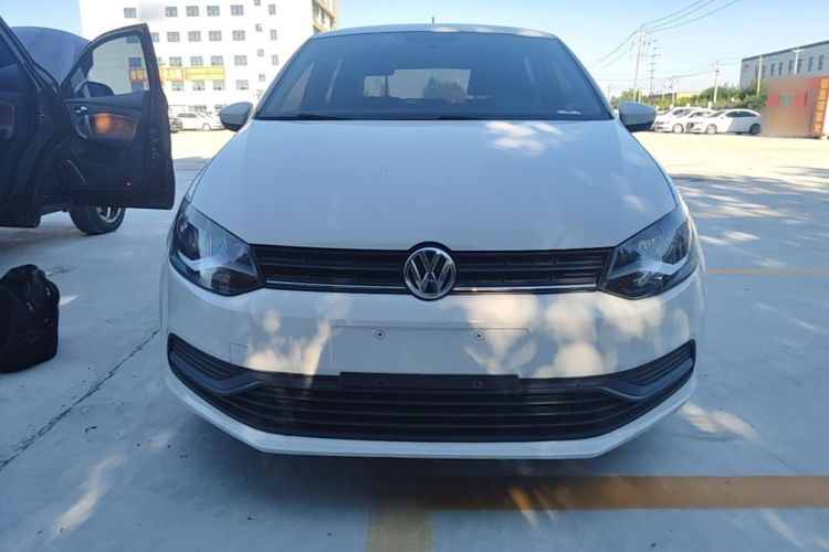 Volkswagen Polo 2019 car image #3