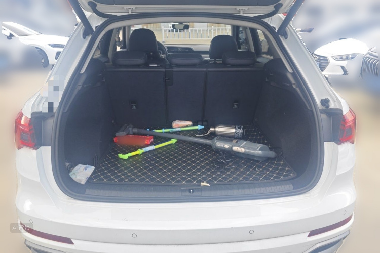Audi Q3 2020 car image #21