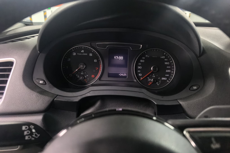 Audi Q3 2017 car image #15