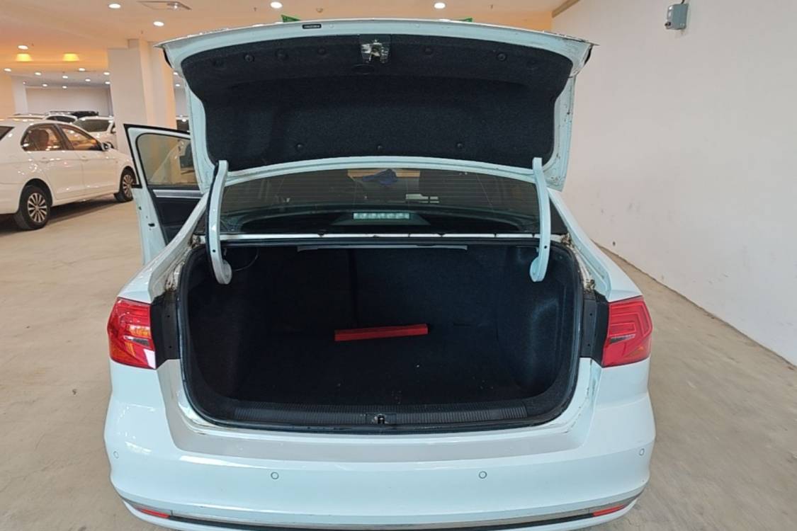 Volkswagen Bora 2016 car image #9