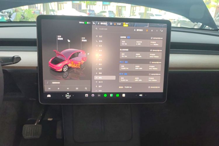Tesla Model Y 2023 immagine di auto #13