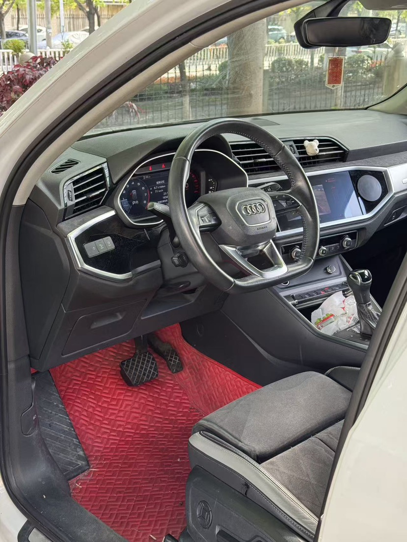 Audi Q3 2021 car image #3