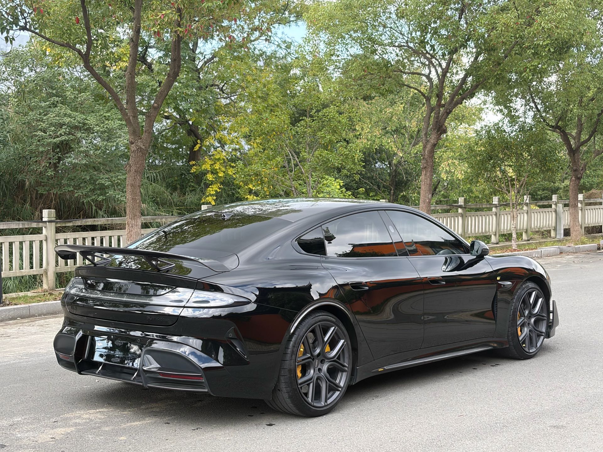 MI SU7 Ultra 2025 car image #12