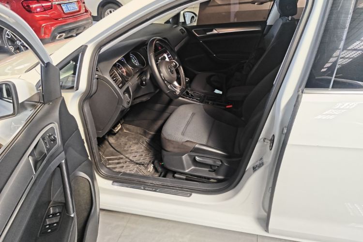 Volkswagen Golf 2020 car image #15