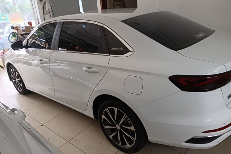 GEELY Emgrand 2024 car image #5