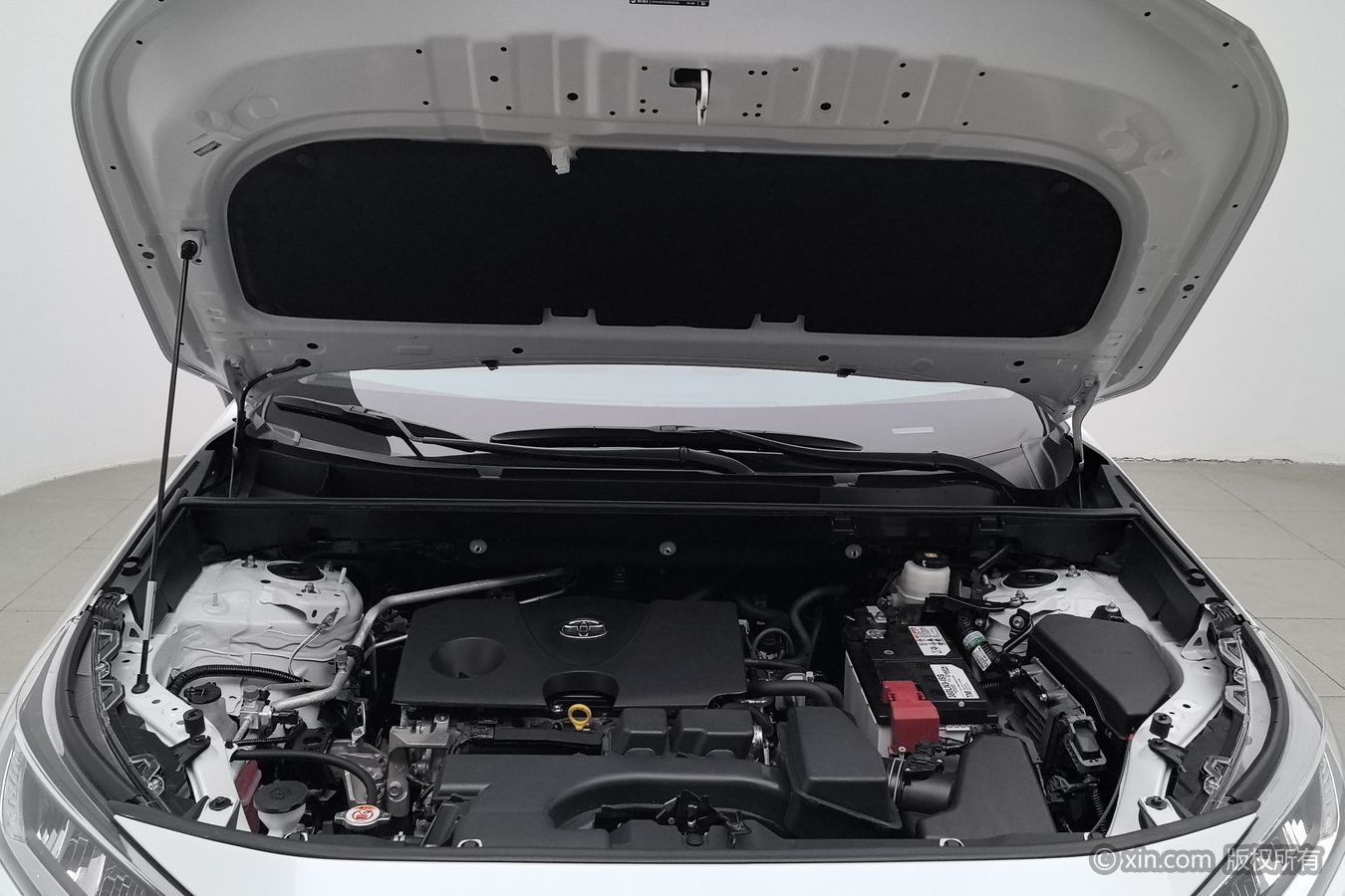 Toyota RAV4 2024 изображение автомобиля #18