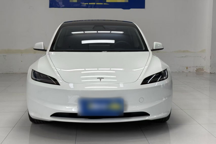 Tesla Model 3 2025 car image #5