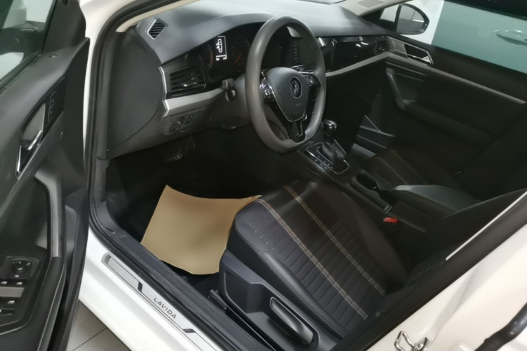 Volkswagen Lavida 2021 car image #16