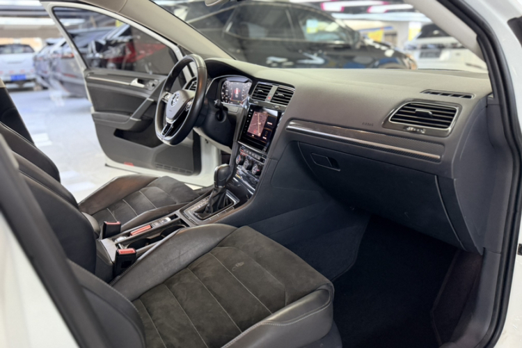 Volkswagen Golf 2020 #25 Volkswagen Golf 2020 car image #25