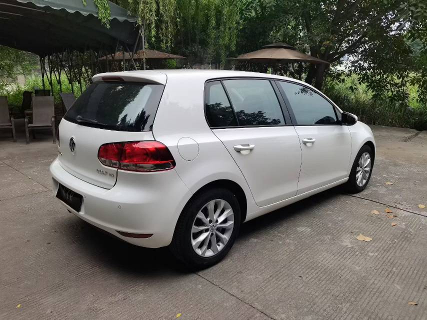 Volkswagen Golf 2011 car image #3