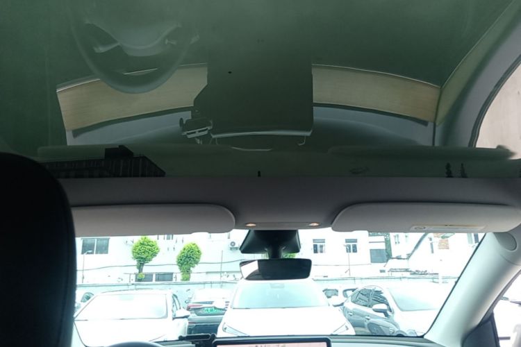 Tesla Model Y 2022 car image #18