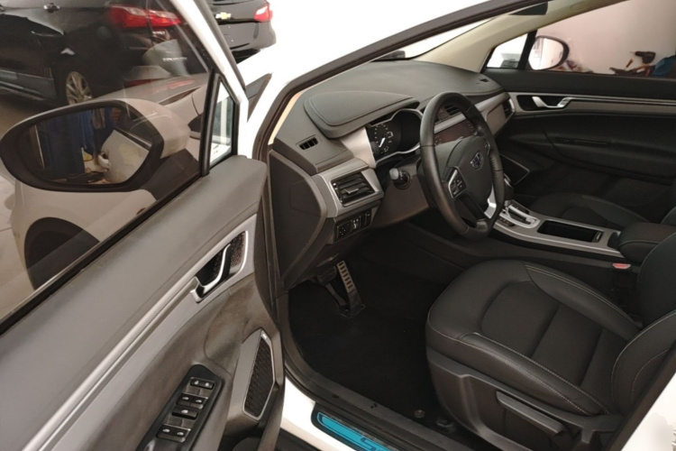 GEELY Emgrand GS 2018 car image #16