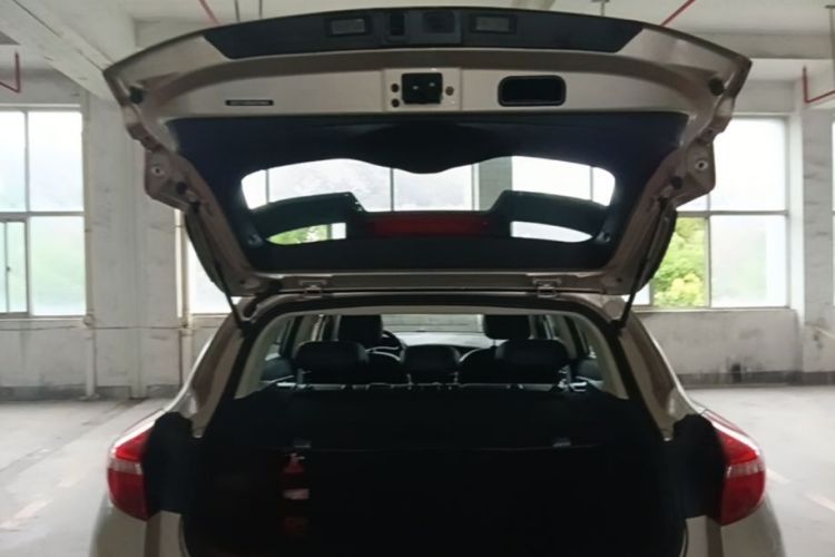 GEELY Emgrand GS 2016 car image #19