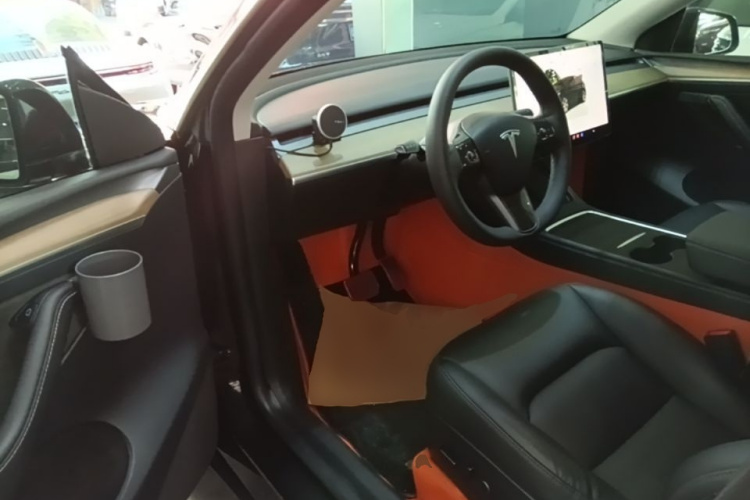 Tesla Model Y 2023 #16 Tesla Model Y 2023 car image #16